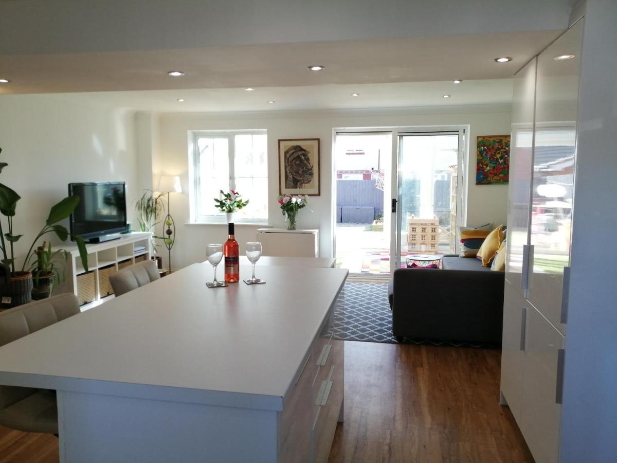 Spacious Townhouse With Sea Views Near Cardiff Barry Luaran gambar