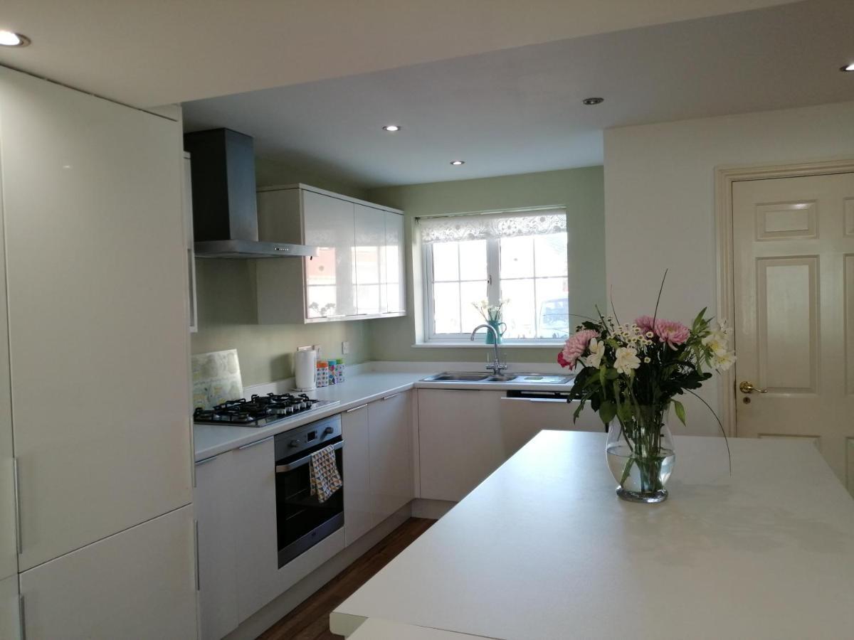 Spacious Townhouse With Sea Views Near Cardiff Barry Luaran gambar